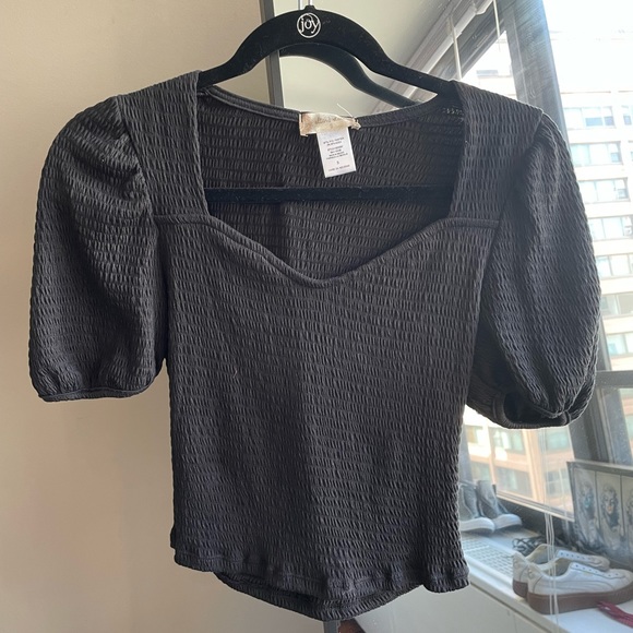 Altar'd State Tops - NWT Altar’d State Cropped top with puffy sleeves